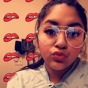 Meet your Posher, Yessenia